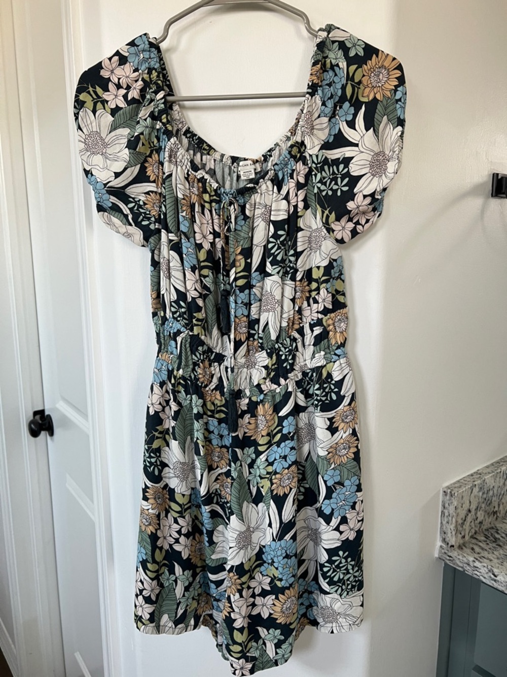 American Eagle Outfitters Black Floral Puff Sleeve Dress